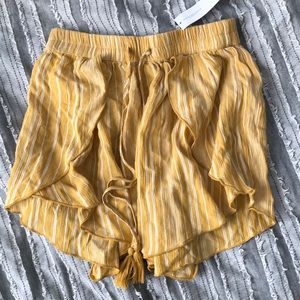 Yellow/White American Eagle Loose Shorts Size:XS
